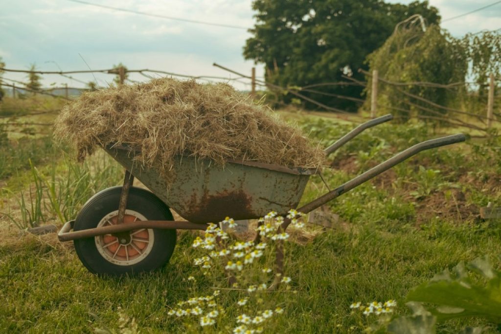 Remorque utilitaire pour potager en carré : un seul trajet