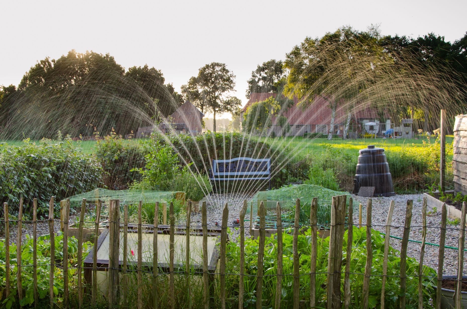 Concevoir une irrigation par gravité pour potager rural